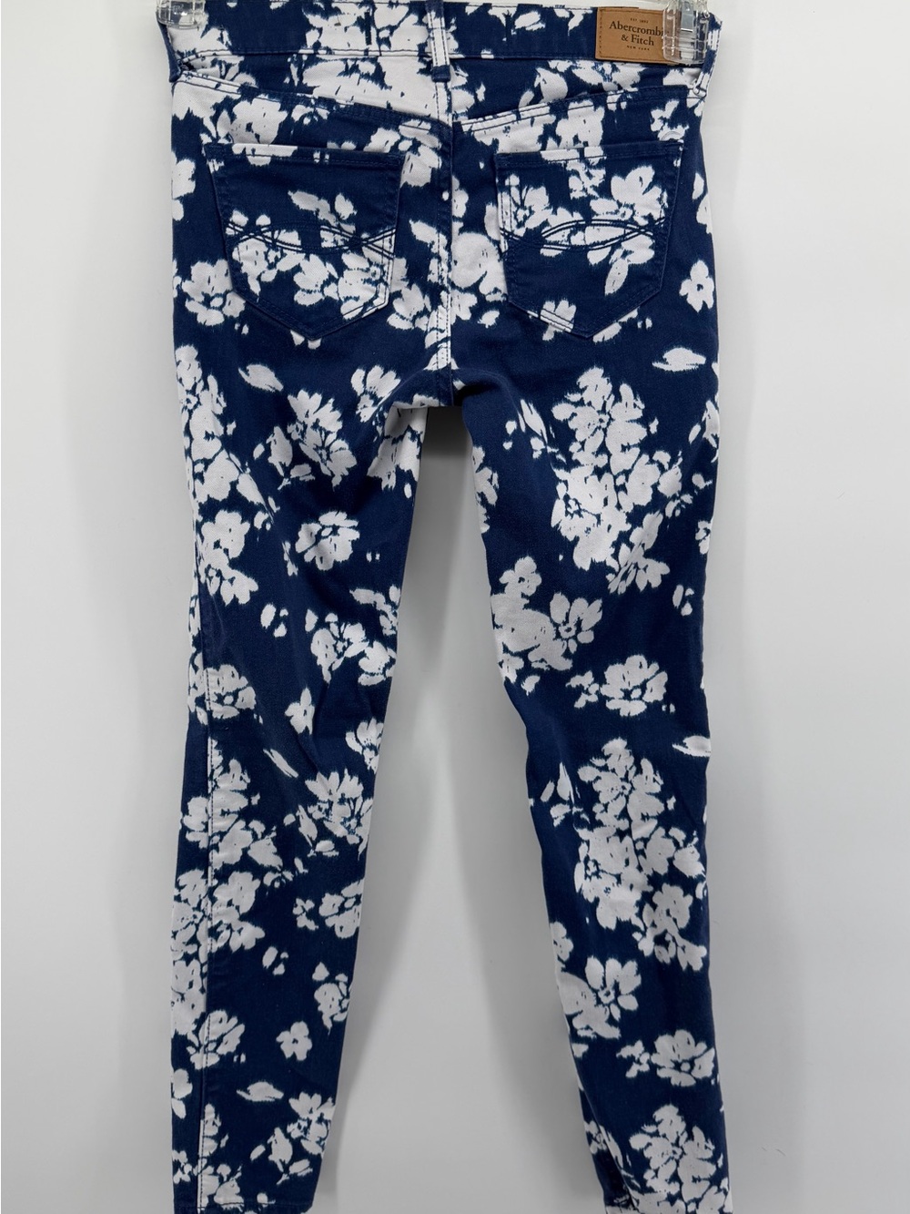 Abercrombie & Fitch Navy and White Floral Skinny Jeans - Women's